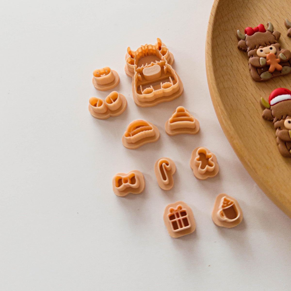 Christmas Highland Cow Polymer Clay Cutters, 10-Piece Holiday Accessory Set